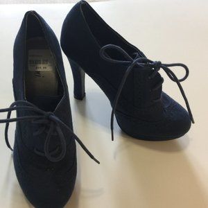 FIONA SUEDE SHOES NEW WITH TAGS-SIZE 5